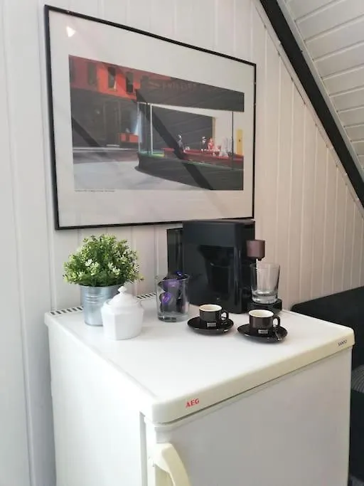 Modern Eingerichtetes Zimmer Munich